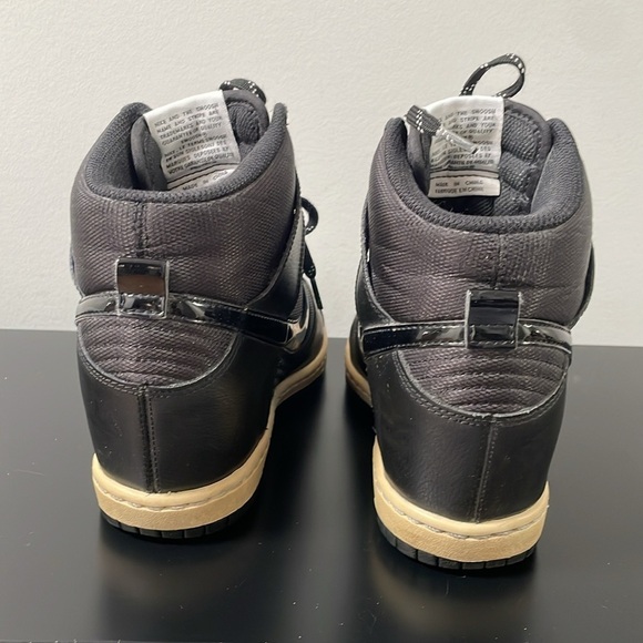 Nike womens Dunk Sky High Essential sneaker US7 Black Wedge Shoes - Picture 8 of 10